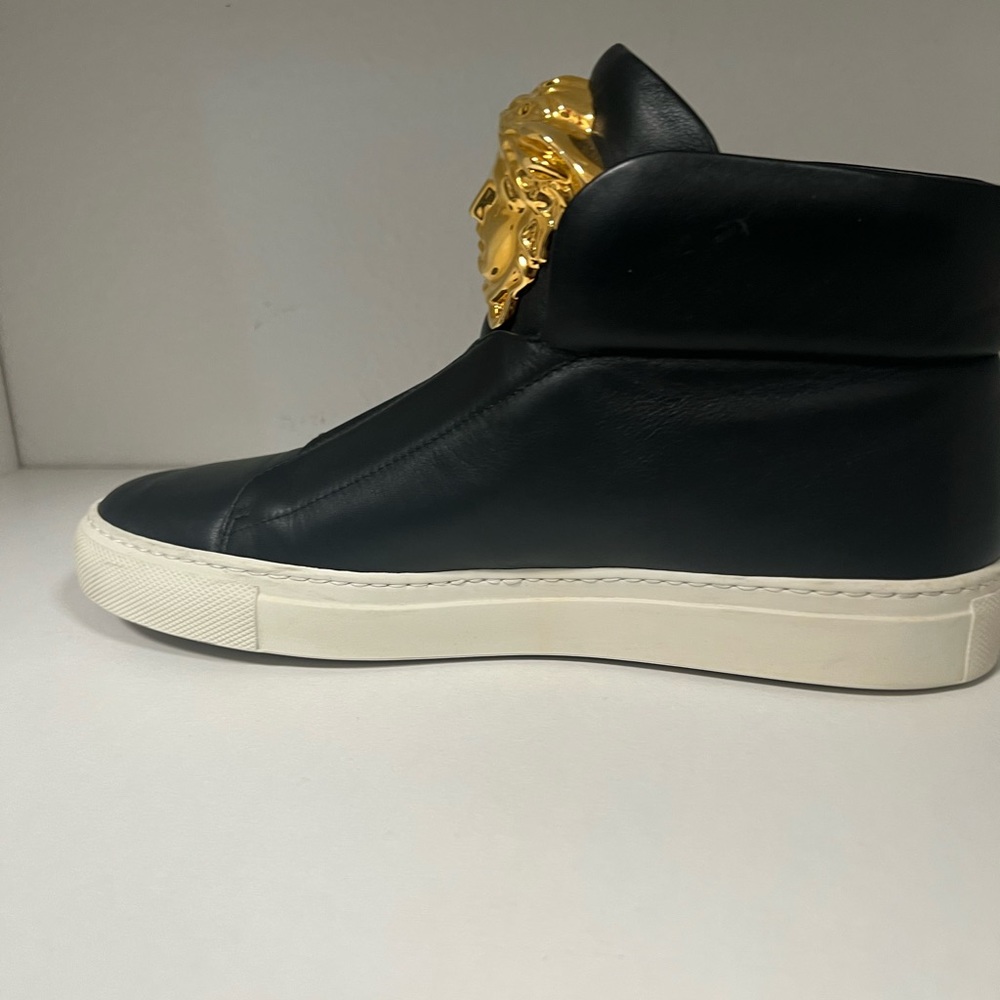 Versace - Picture 4 of 6